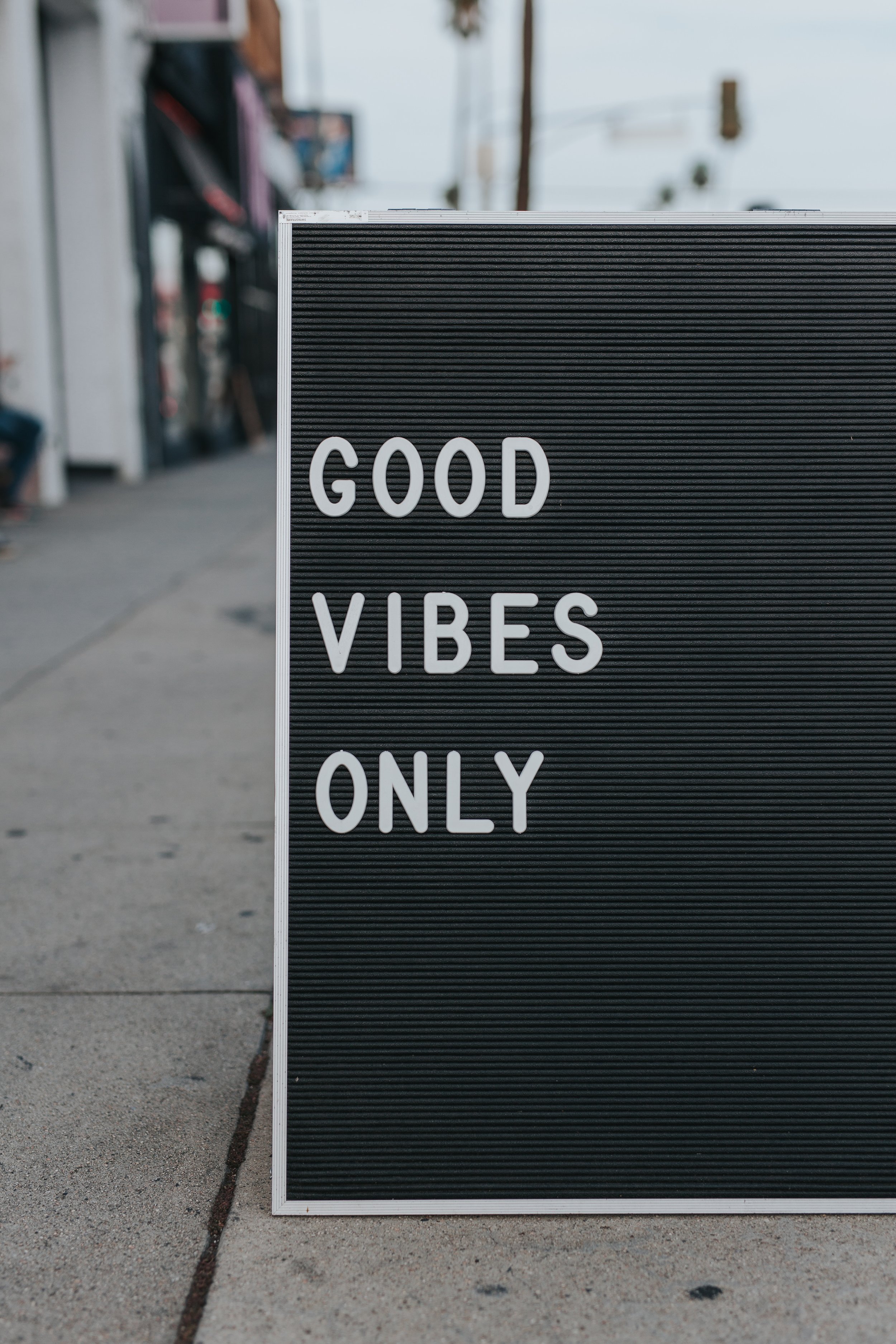  Photo by MARK ADRIANE on Unsplash 