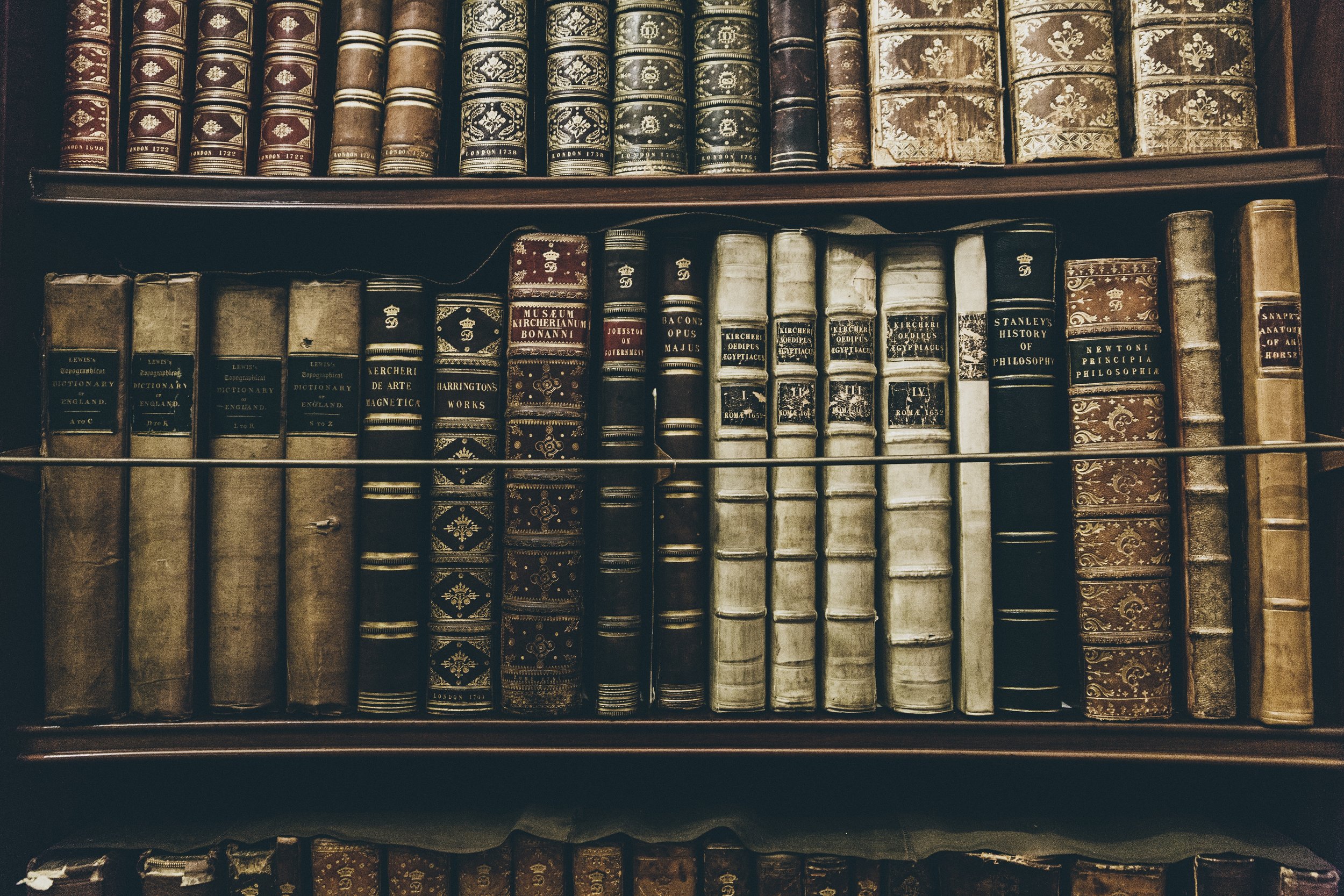  Photo by Thomas Kelley on Unsplash 